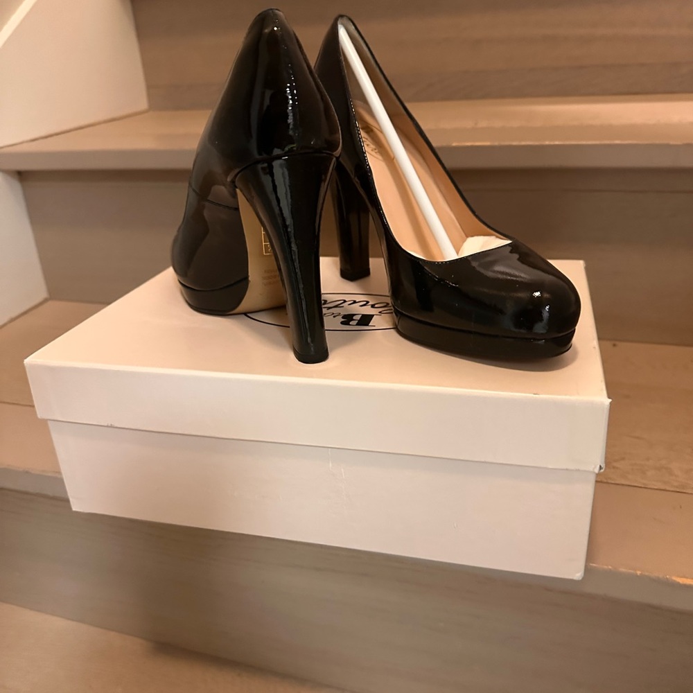 Navy High Heeled Platform Pumps with Glossy Finish and Textured Material